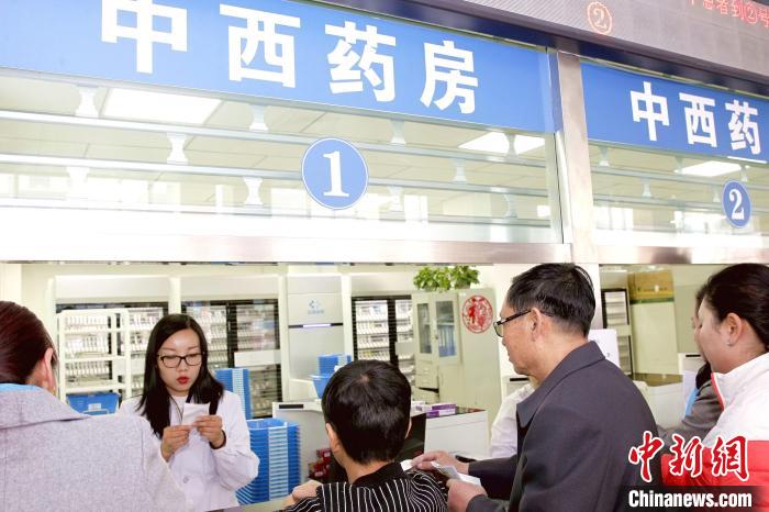 青海夯实乡村医卫“家底”：设中藏医优势专科、明确村医身份